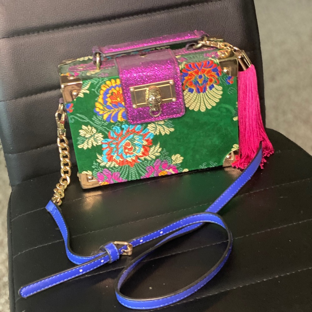 Also multi color purse